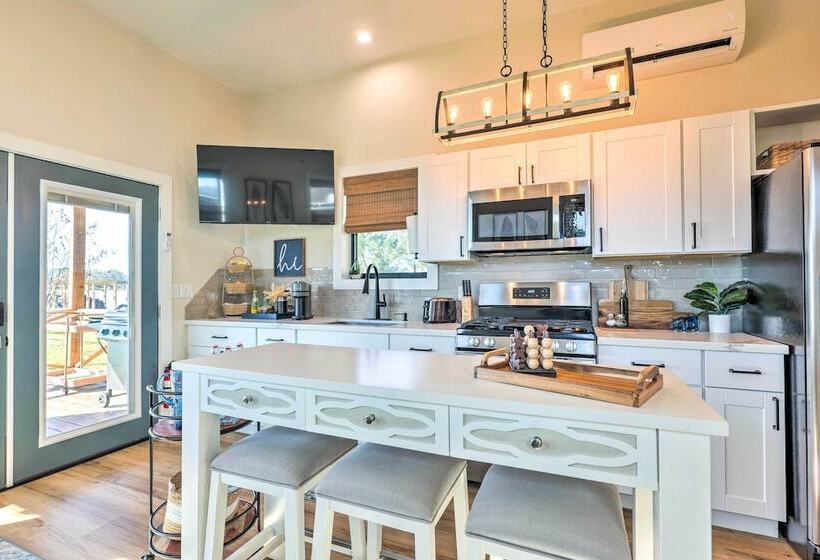 Cozy, New Build Cabin: Steps To Lake Conroe!