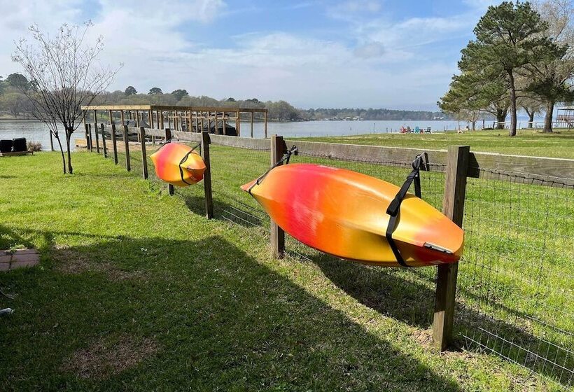 Cozy, New Build Cabin: Steps To Lake Conroe!