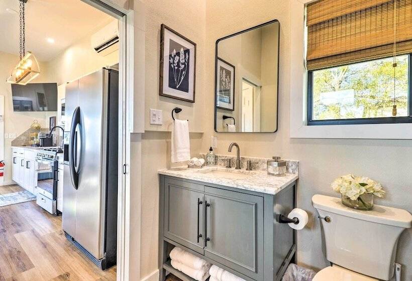 Cozy, New Build Cabin: Steps To Lake Conroe!