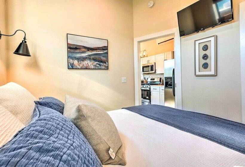 Cozy, New Build Cabin: Steps To Lake Conroe!