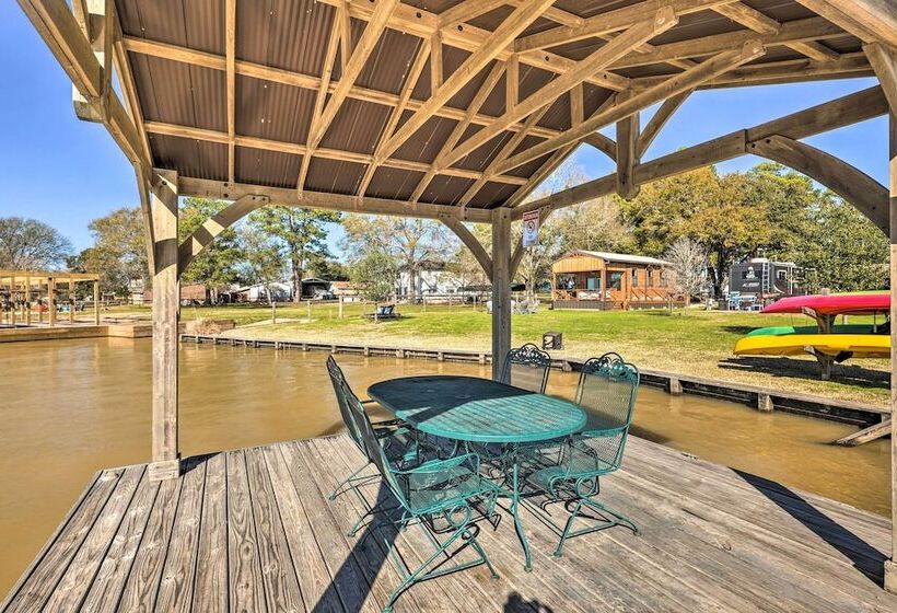 Cozy, New Build Cabin: Steps To Lake Conroe!