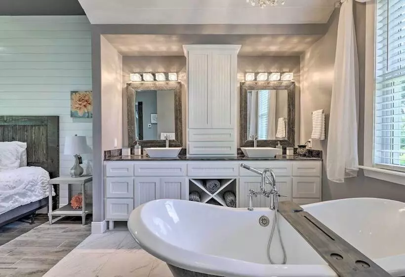 Cozy Spring Branch Cottage In Hill Country!