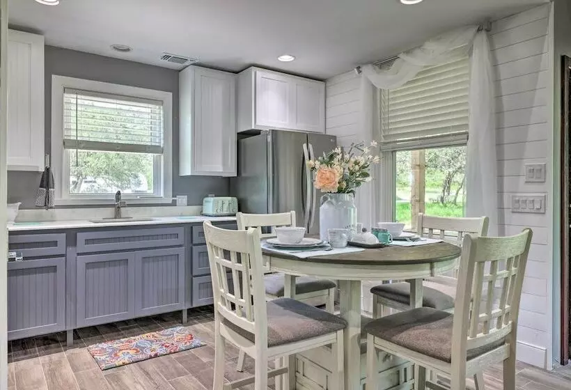 Cozy Spring Branch Cottage In Hill Country!