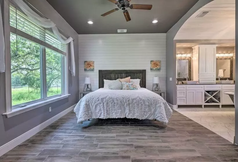 Cozy Spring Branch Cottage In Hill Country!