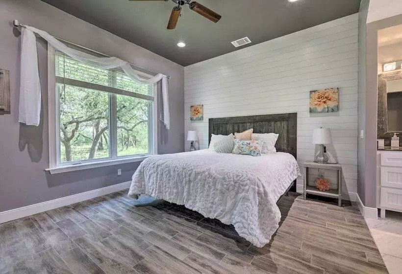 Cozy Spring Branch Cottage In Hill Country!