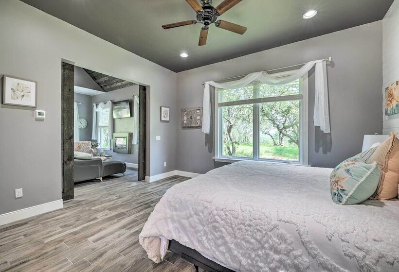 Cozy Spring Branch Cottage In Hill Country!