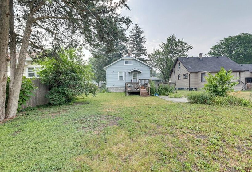 Cozy Westmont Home: Walk To Metra Station!