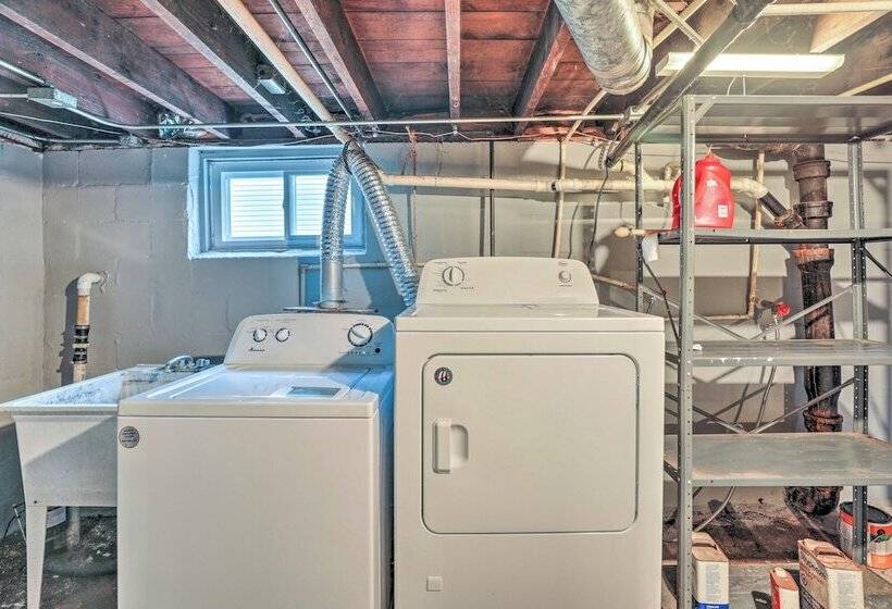 Cozy Westmont Home: Walk To Metra Station!