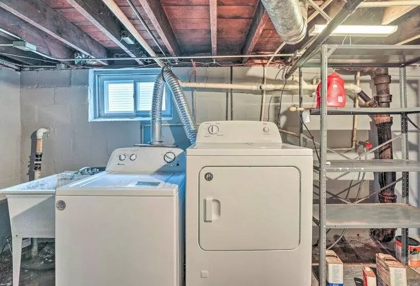 Cozy Westmont Home: Walk To Metra Station!