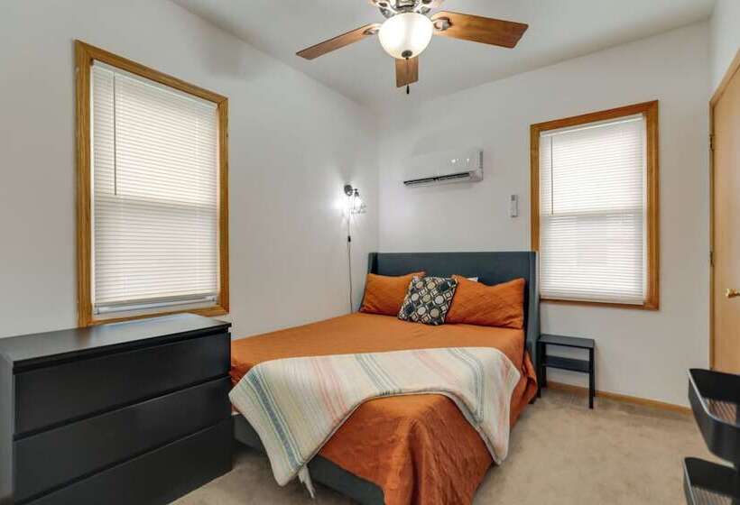 Cozy Westmont Home: Walk To Metra Station!