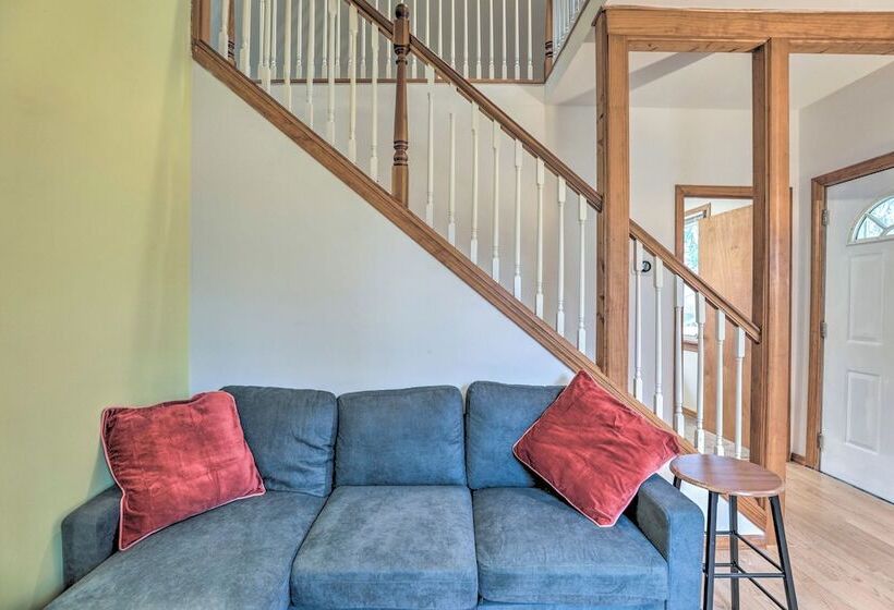 Cozy Westmont Home: Walk To Metra Station!