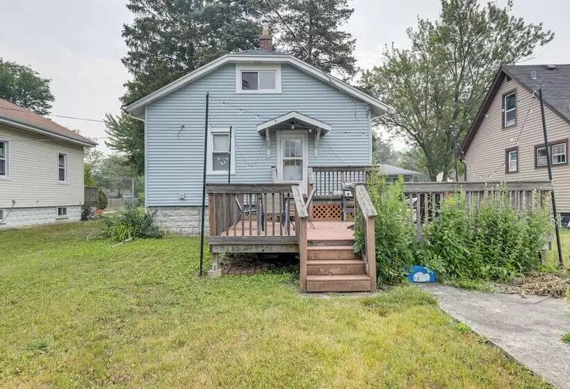 Cozy Westmont Home: Walk To Metra Station!