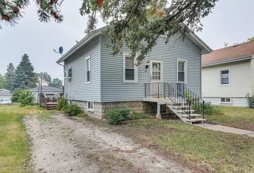 Cozy Westmont Home: Walk To Metra Station!