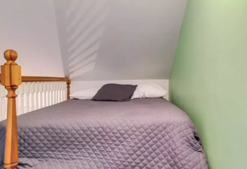 Cozy Westmont Home: Walk To Metra Station!