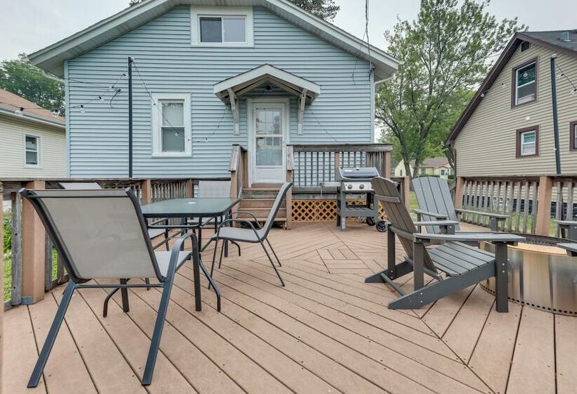 Cozy Westmont Home: Walk To Metra Station!