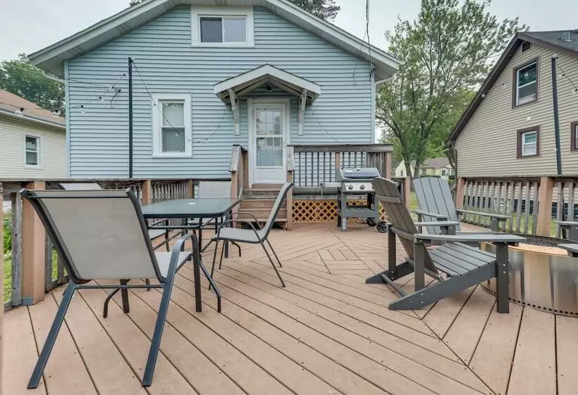 Cozy Westmont Home: Walk To Metra Station!