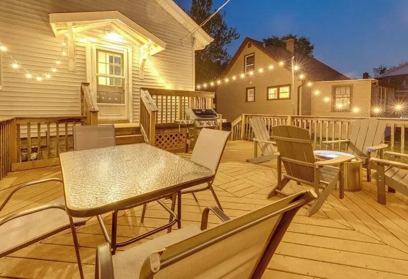 Cozy Westmont Home: Walk To Metra Station!