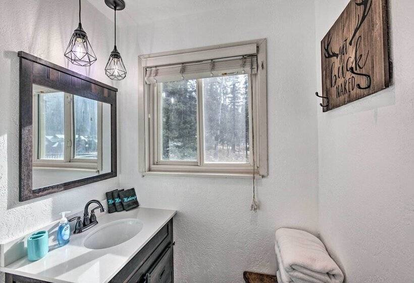 Family Friendly Red River Retreat W/ Deck!