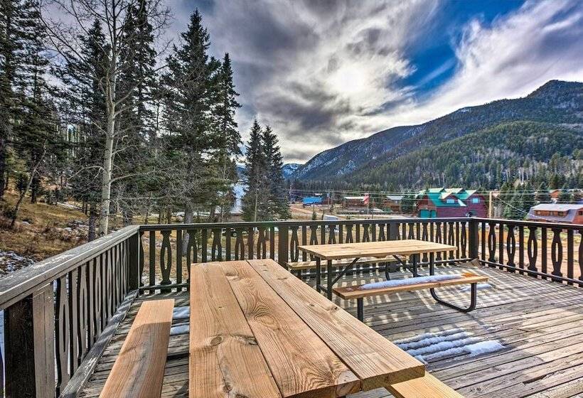 Family Friendly Red River Retreat W/ Deck!