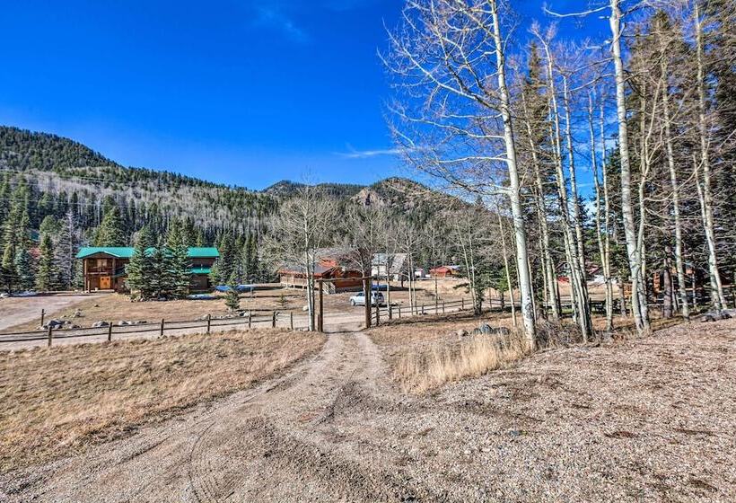 Family Friendly Red River Retreat W/ Deck!