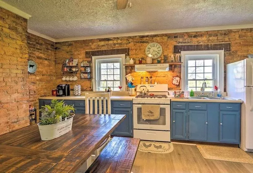 Historic  Hammond House  W/ Wine Country View!