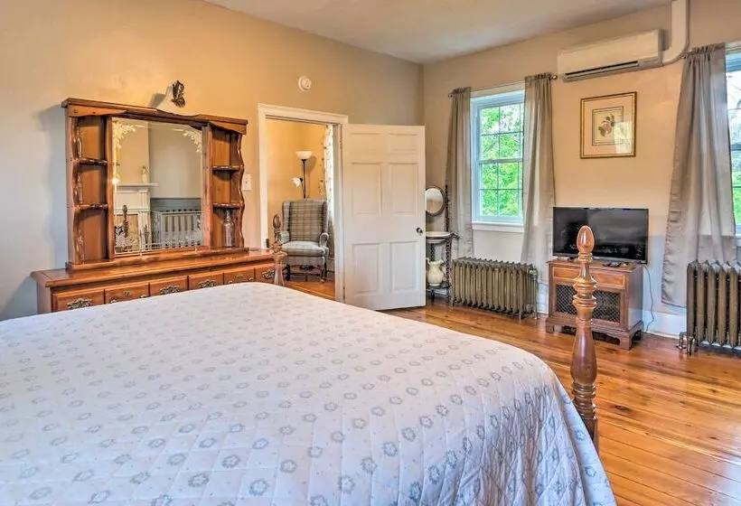 Historic  Hammond House  W/ Wine Country View!