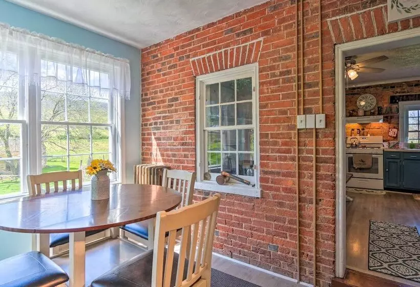 Historic  Hammond House  W/ Wine Country View!