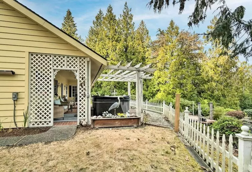 Hoodsport Home On 7 Wooded Acres W/ Hot Tub!