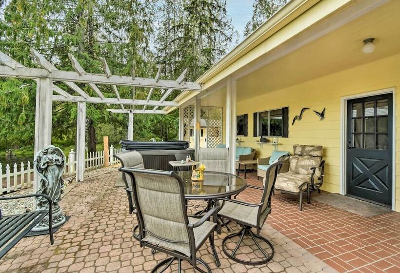 Hoodsport Home On 7 Wooded Acres W/ Hot Tub!