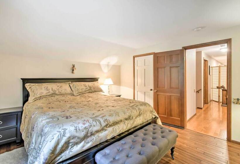 Hoodsport Home On 7 Wooded Acres W/ Hot Tub!