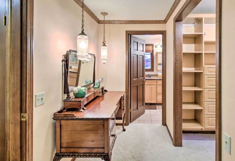 Hoodsport Home On 7 Wooded Acres W/ Hot Tub!