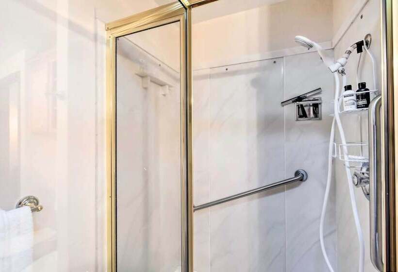 Hoodsport Home On 7 Wooded Acres W/ Hot Tub!