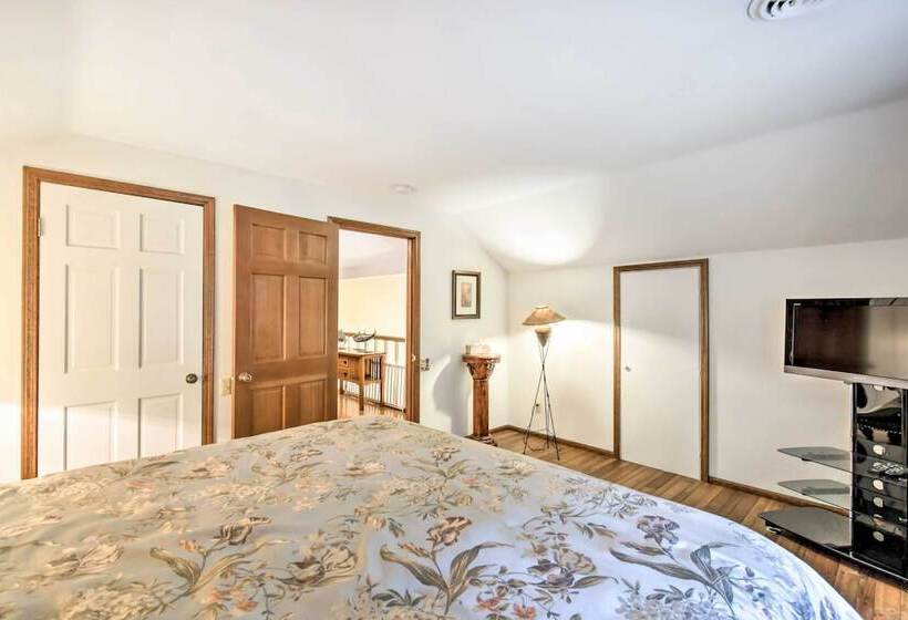 Hoodsport Home On 7 Wooded Acres W/ Hot Tub!