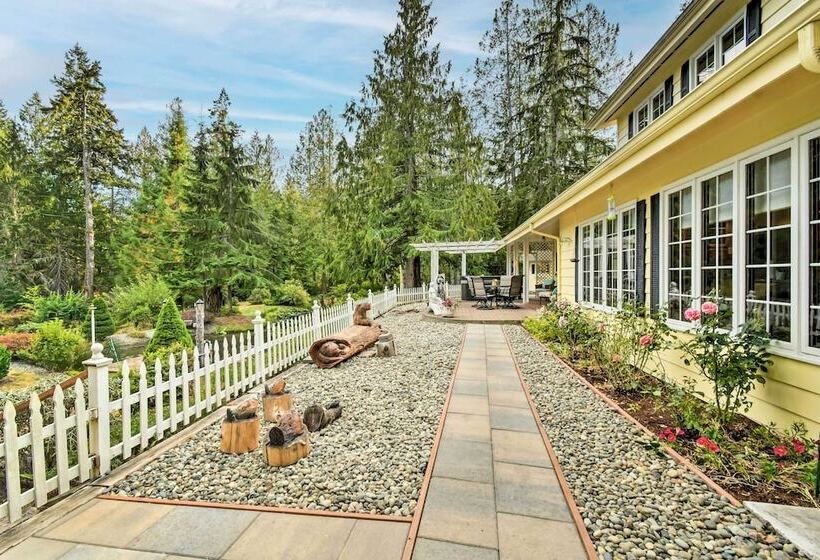 Hoodsport Home On 7 Wooded Acres W/ Hot Tub!