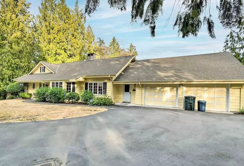 Hoodsport Home On 7 Wooded Acres W/ Hot Tub!