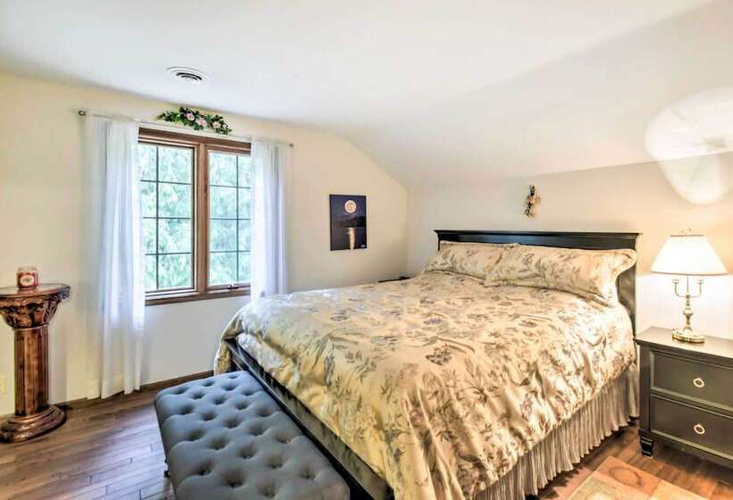 Hoodsport Home On 7 Wooded Acres W/ Hot Tub!