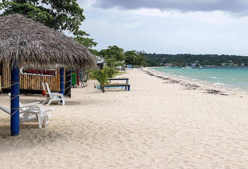 هتل Momsplace Guesthouse