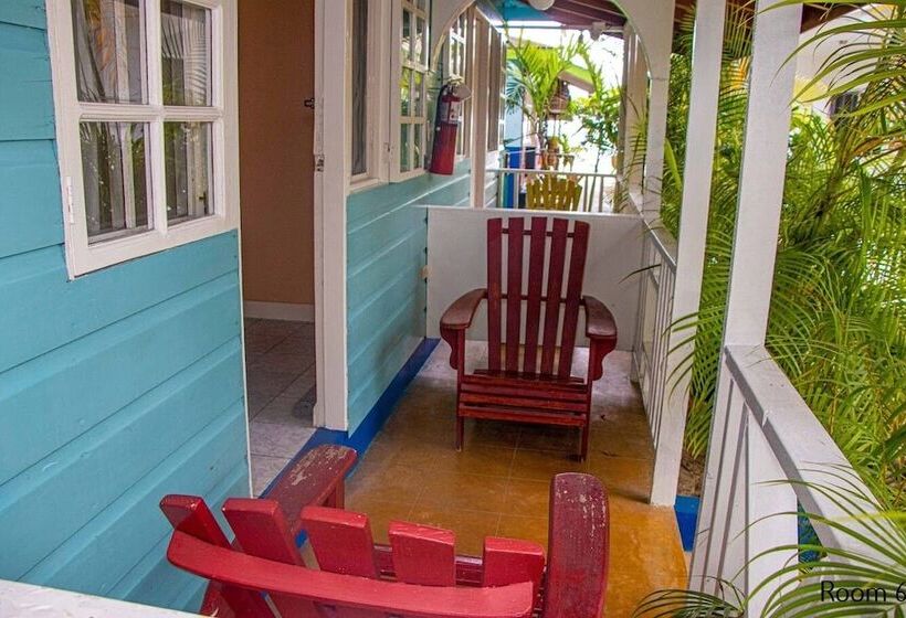 هتل Momsplace Guesthouse