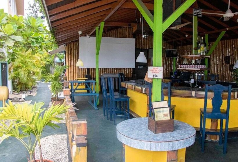 هتل Momsplace Guesthouse