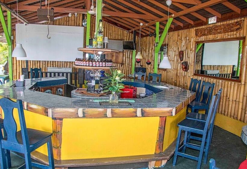 هتل Momsplace Guesthouse