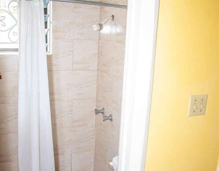 هتل Momsplace Guesthouse