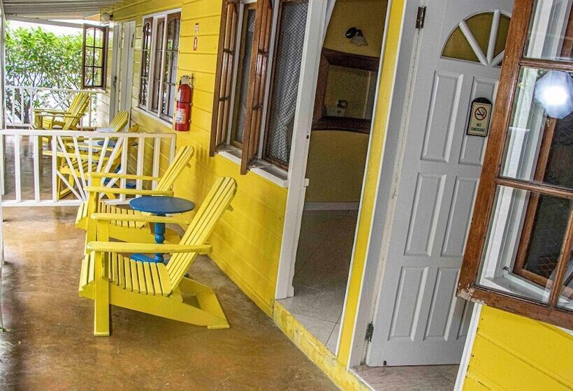 هتل Momsplace Guesthouse