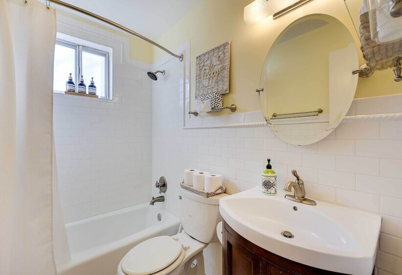 Lakefront Oklahoma Abode Deck, Fire Pit & Grill