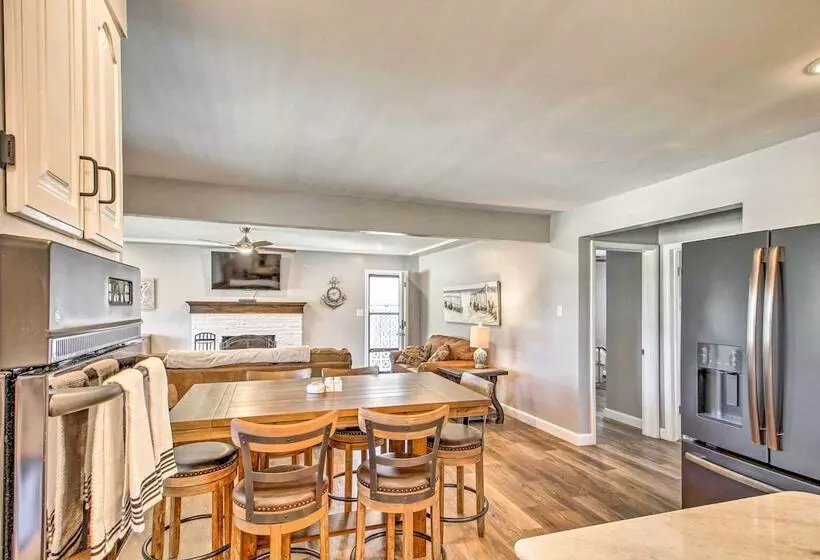 Lakeview Home   1 Mile From Bull Shoals Lake!