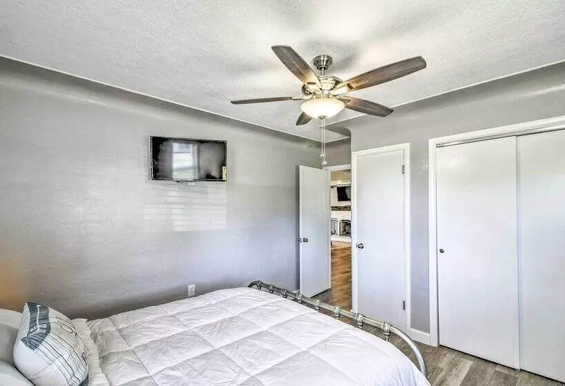 Lakeview Home   1 Mile From Bull Shoals Lake!