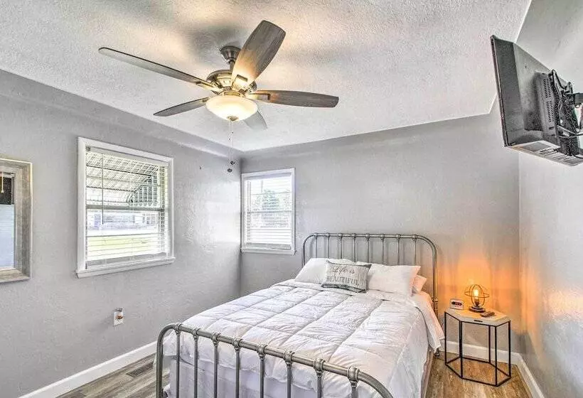 Lakeview Home   1 Mile From Bull Shoals Lake!