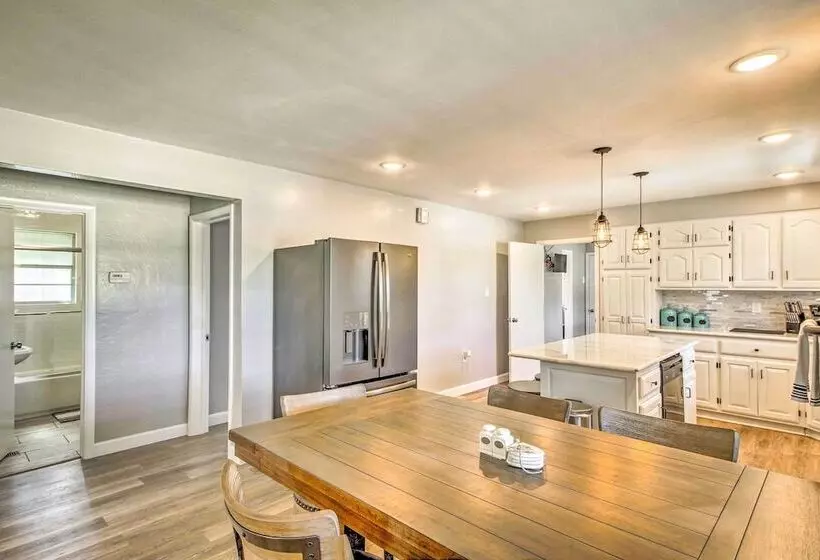 Lakeview Home   1 Mile From Bull Shoals Lake!