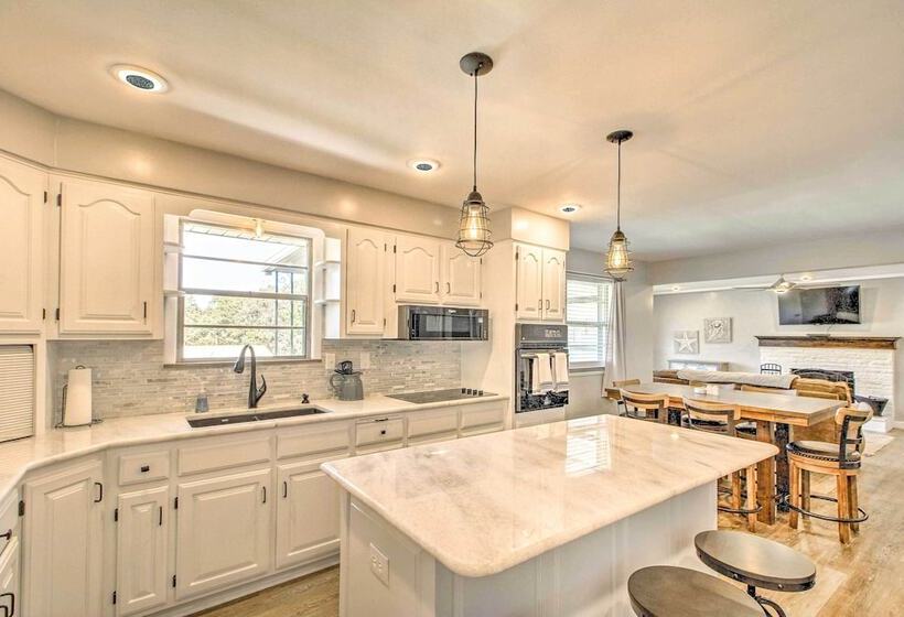 Lakeview Home 1 Mile From Bull Shoals Lake!