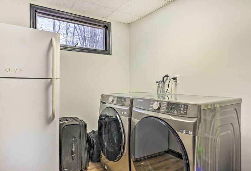 Large Gouldsboro Home W/ Hot Tub & Game Room