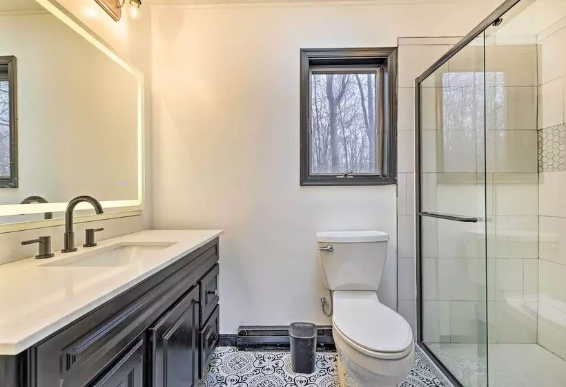 Large Gouldsboro Home W/ Hot Tub & Game Room